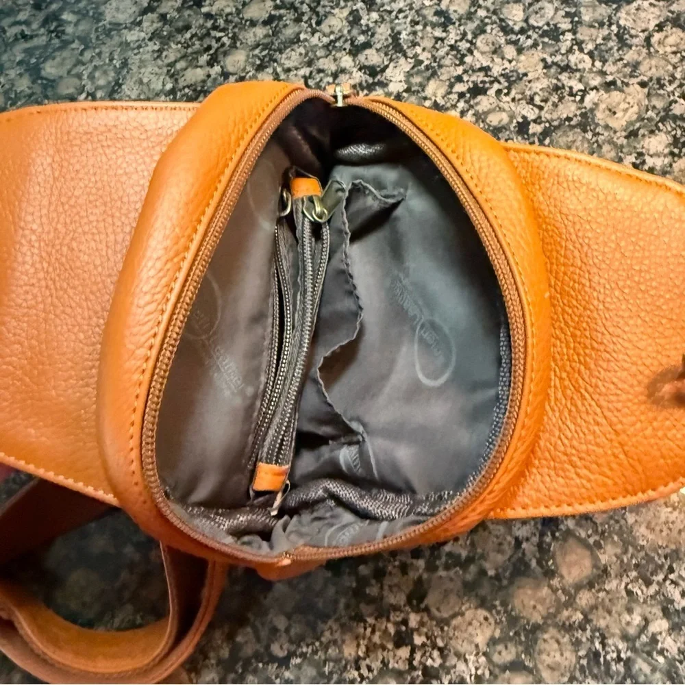 Amerileather Grylls Petite Sling Purse - Picture 8 of 12